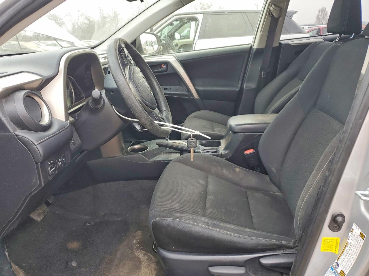 2013 TOYOTA RAV4 XLE photo 7
