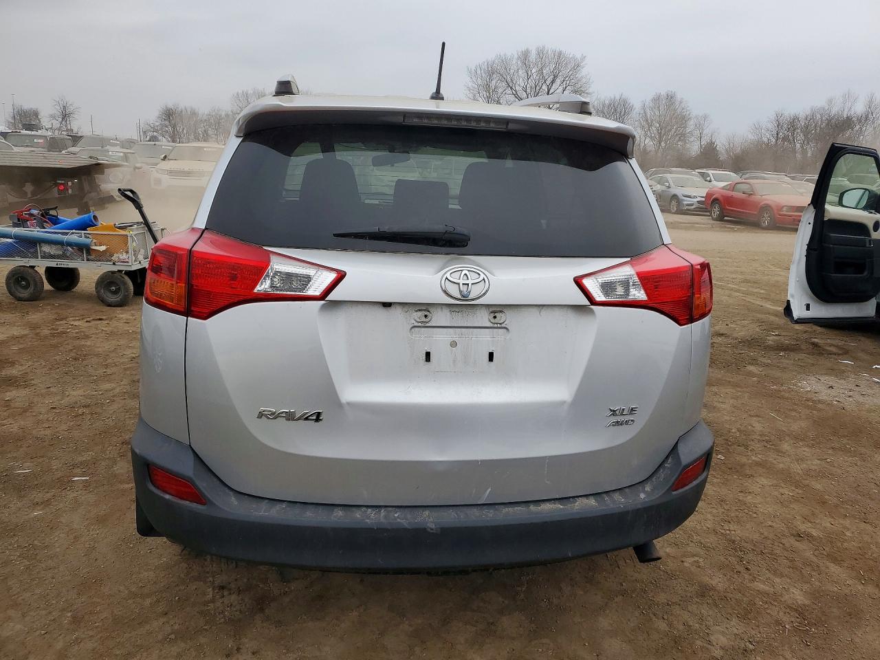2013 TOYOTA RAV4 XLE photo 6