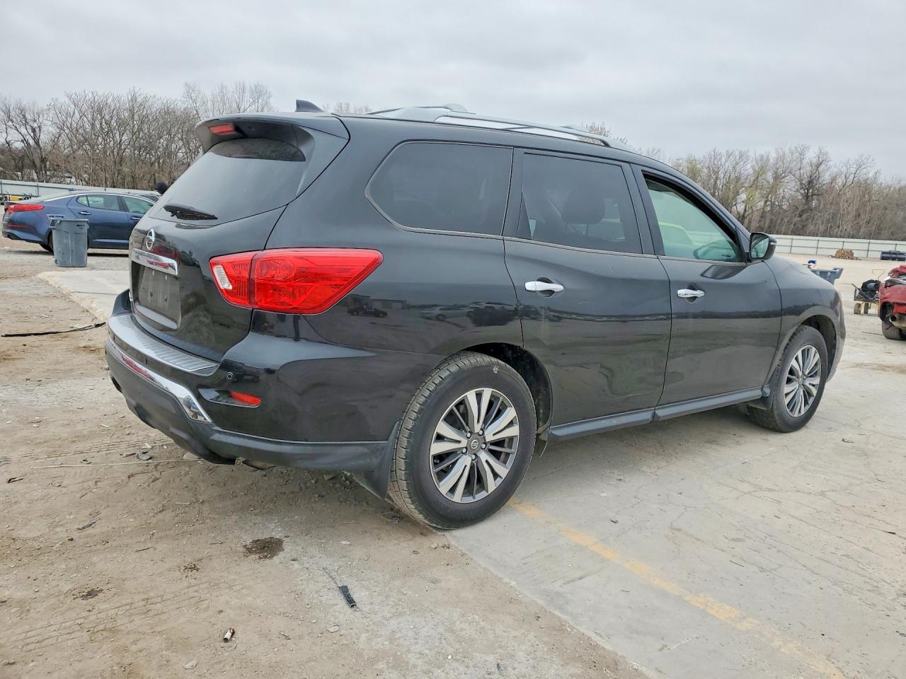 2020 NISSAN PATHFINDER S photo 5