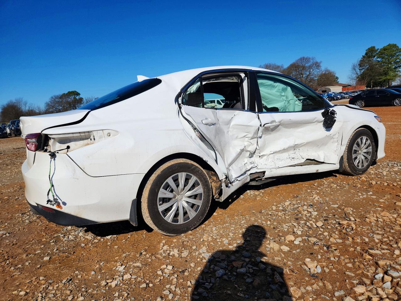 2019 TOYOTA CAMRY L photo 3