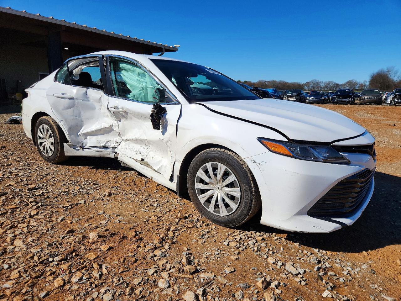 2019 TOYOTA CAMRY L photo 4