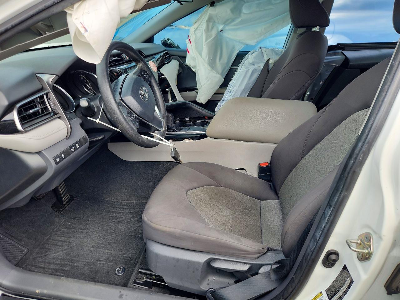2019 TOYOTA CAMRY L photo 7