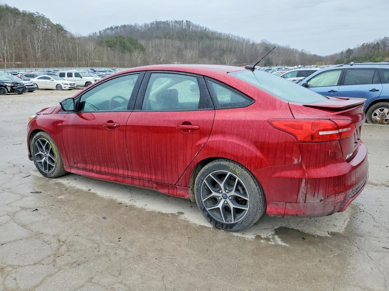 2015 FORD FOCUS SE photo 2