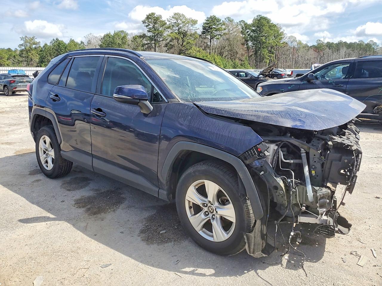 2021 TOYOTA RAV4 XLE photo 7