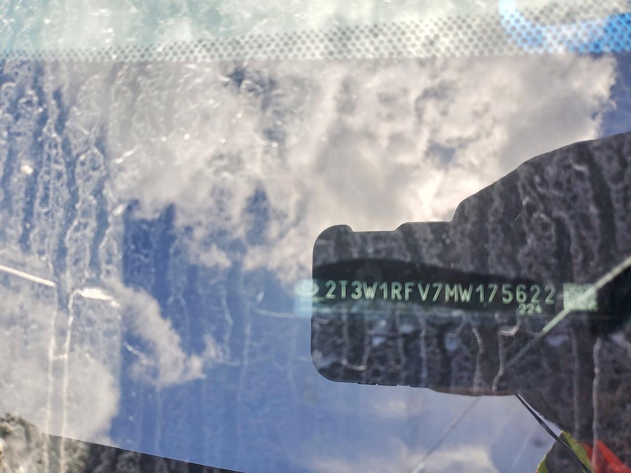2021 TOYOTA RAV4 XLE photo 27