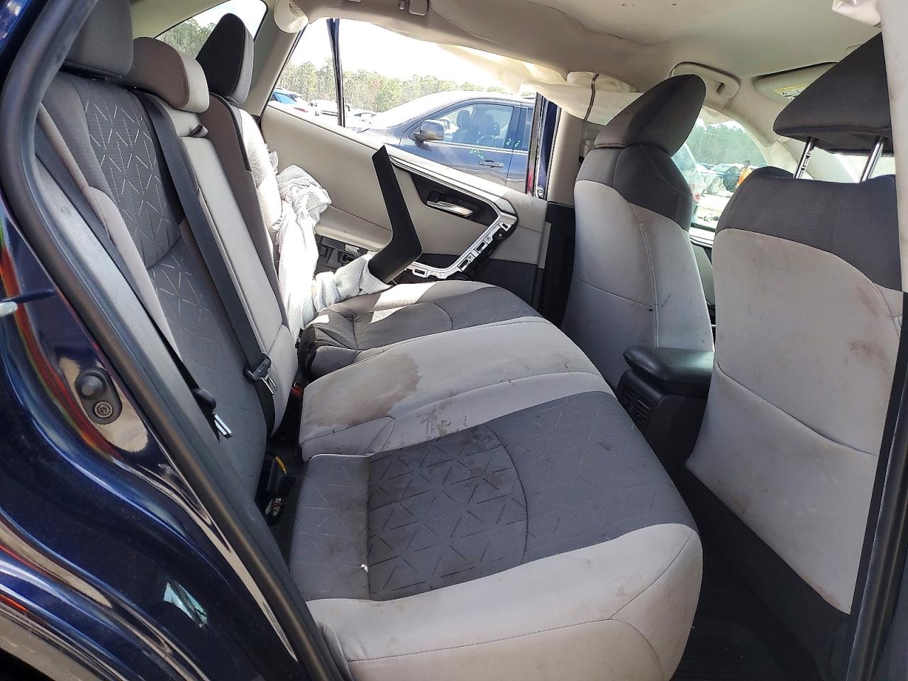 2021 TOYOTA RAV4 XLE photo 21