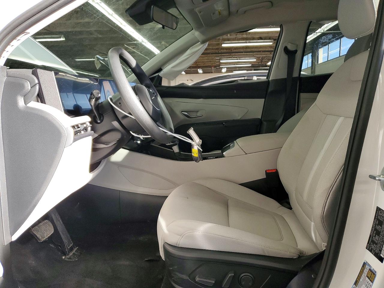 2026 HYUNDAI TUCSON SEL photo 13