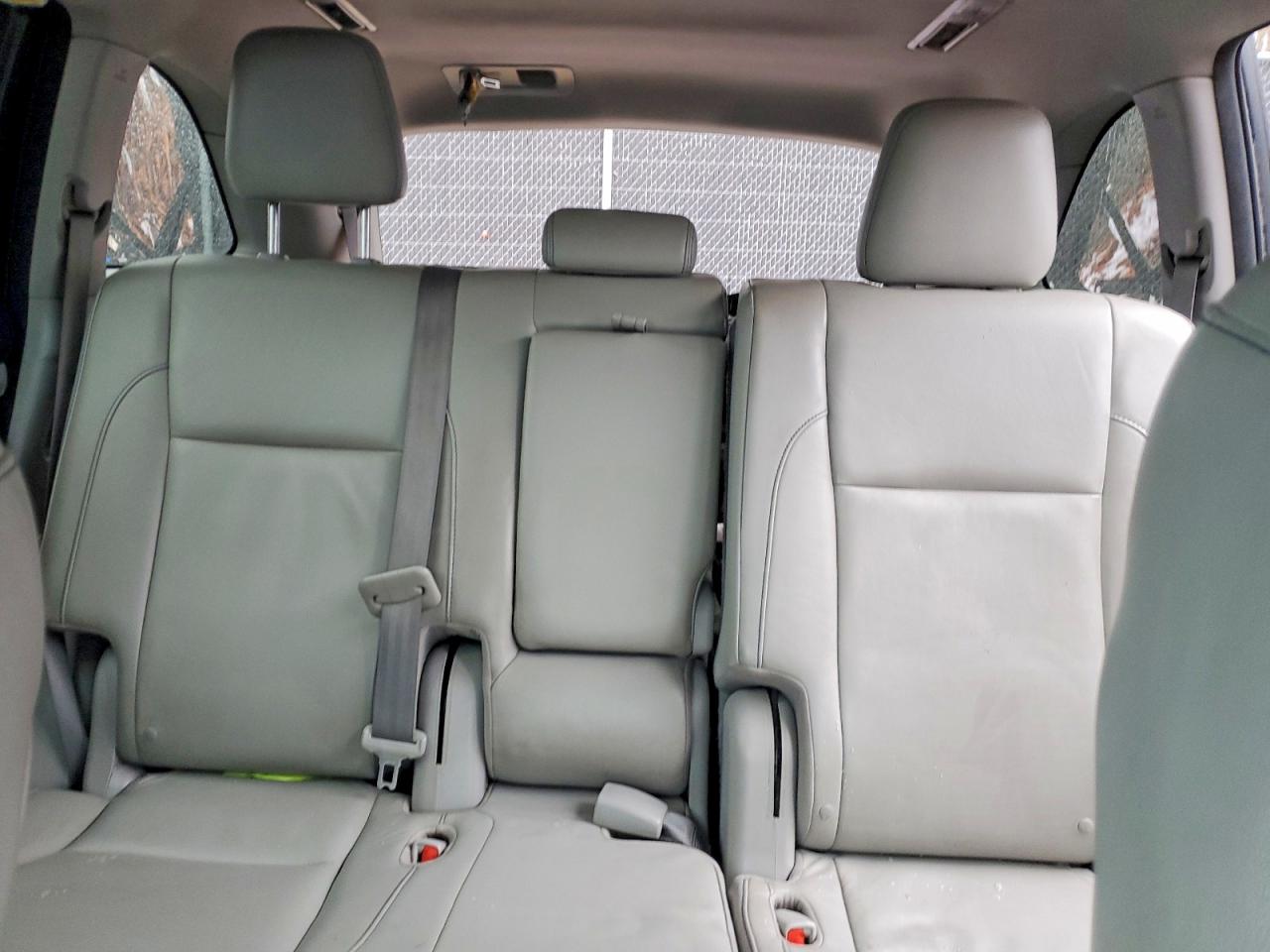 2016 TOYOTA HIGHLANDER XLE photo 10
