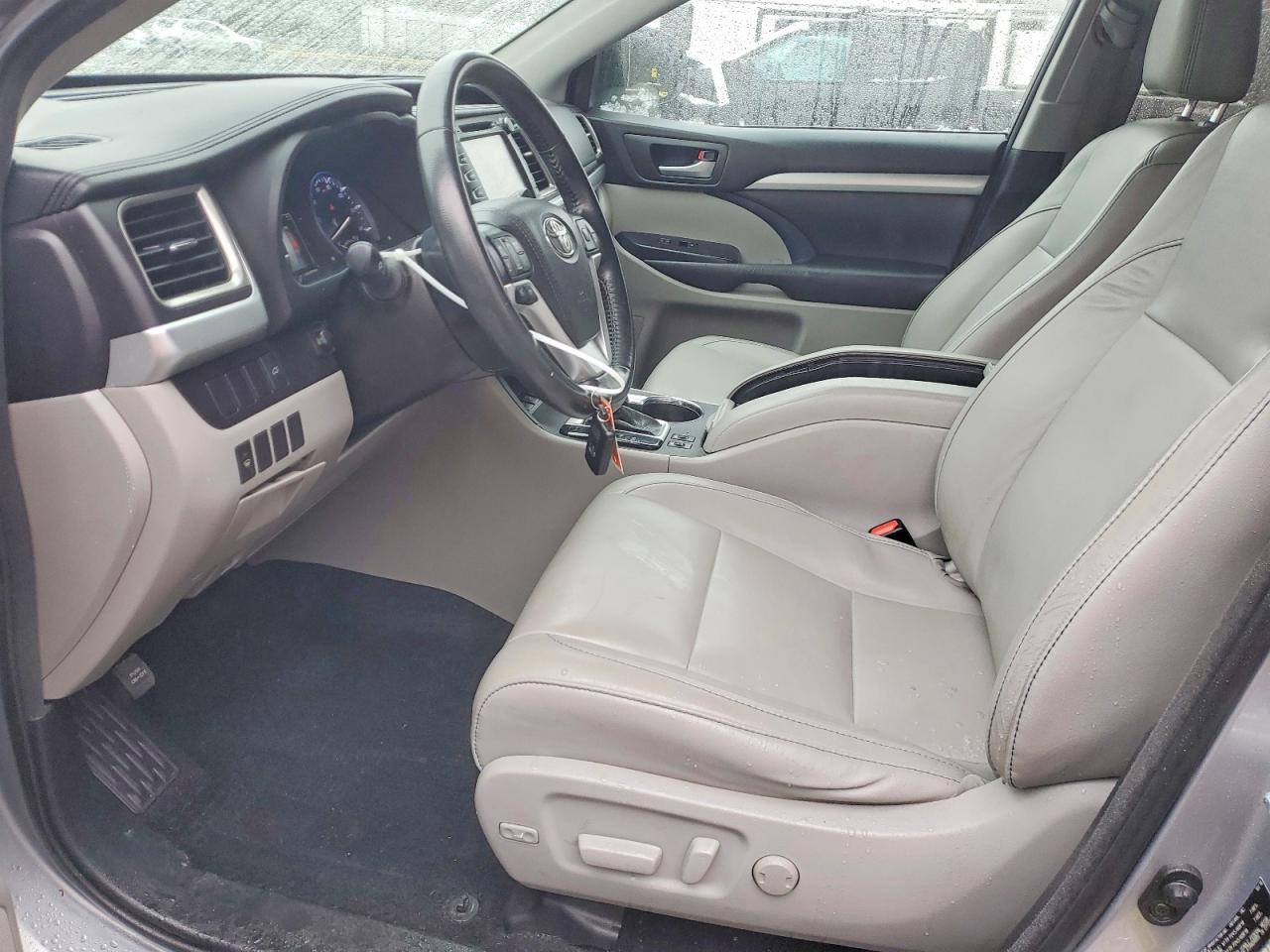 2016 TOYOTA HIGHLANDER XLE photo 7