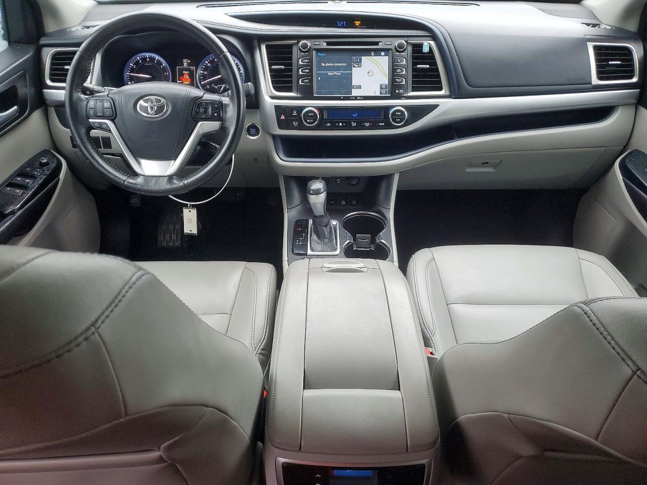 2016 TOYOTA HIGHLANDER XLE photo 8