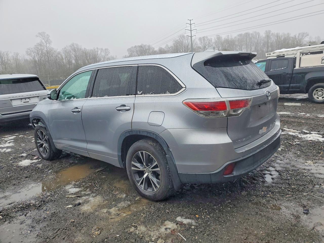 2016 TOYOTA HIGHLANDER XLE photo 2