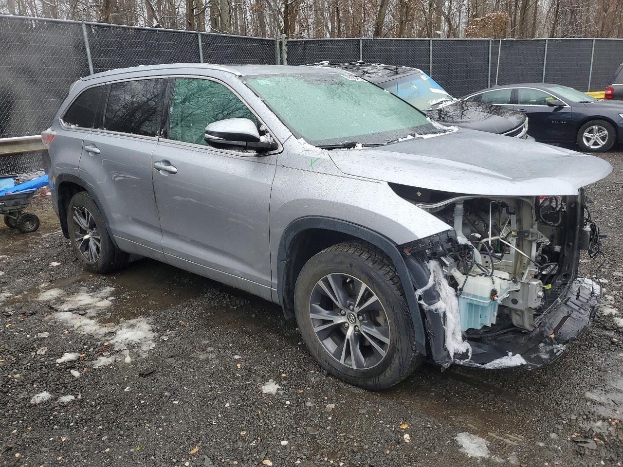 2016 TOYOTA HIGHLANDER XLE photo 4