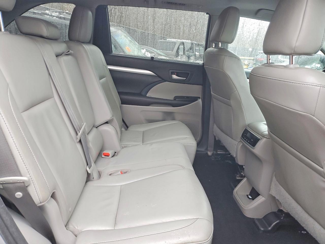 2016 TOYOTA HIGHLANDER XLE photo 11