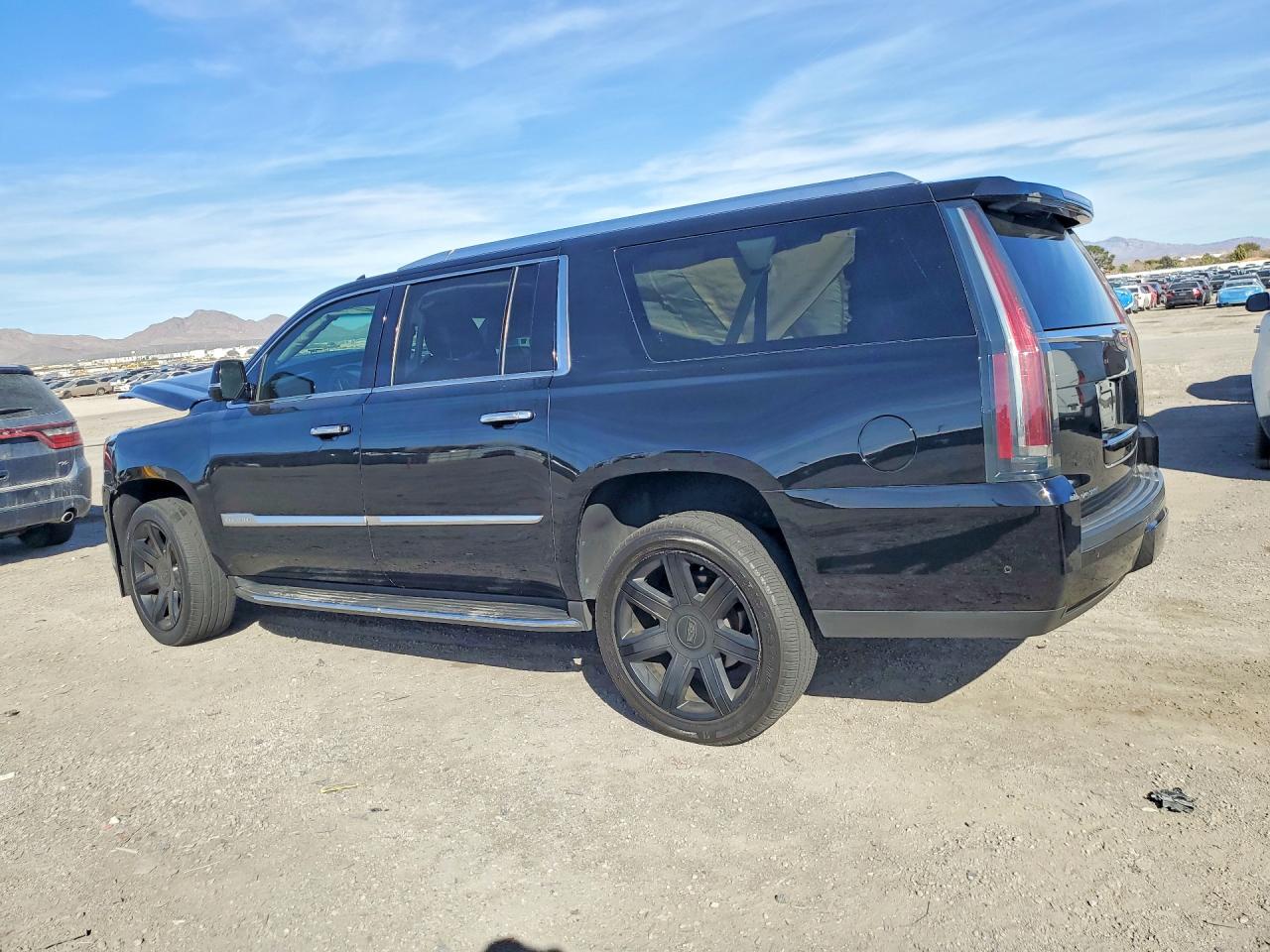 2019 CADILLAC ESCALADE ESV LUXURY photo 2