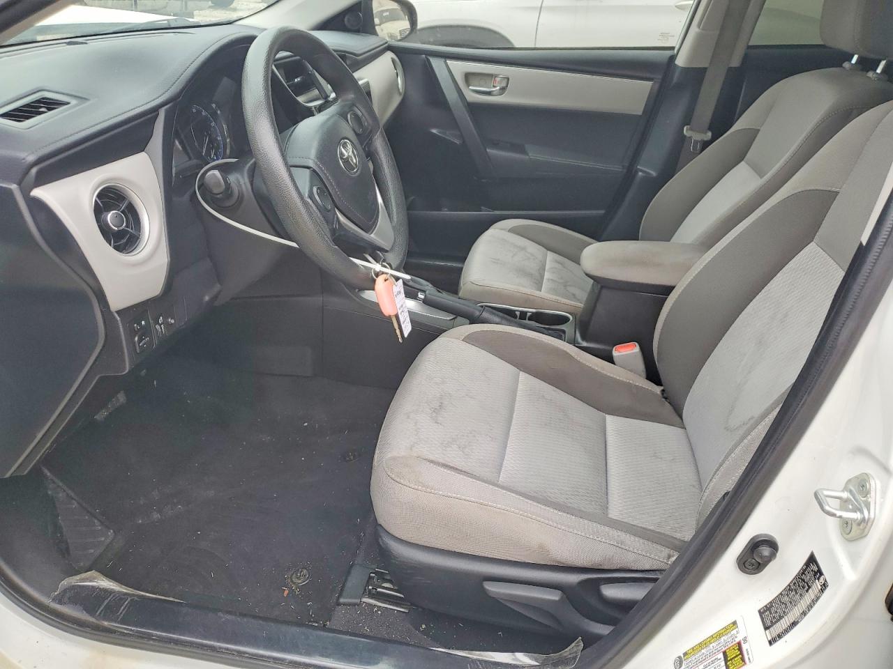 2017 TOYOTA COROLLA LE photo 19