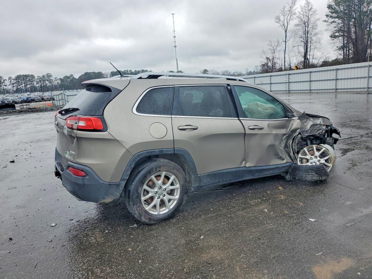 2017 JEEP CHEROKEE LATITUDE photo 3