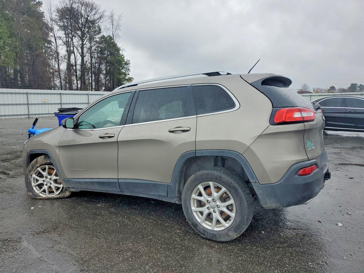 2017 JEEP CHEROKEE LATITUDE photo 2