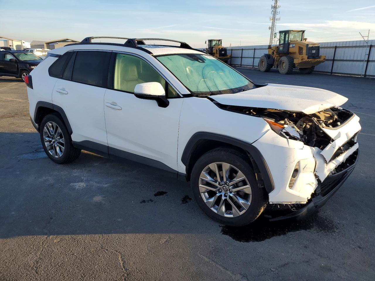 2019 TOYOTA RAV4 XLE PREMIUM photo 4