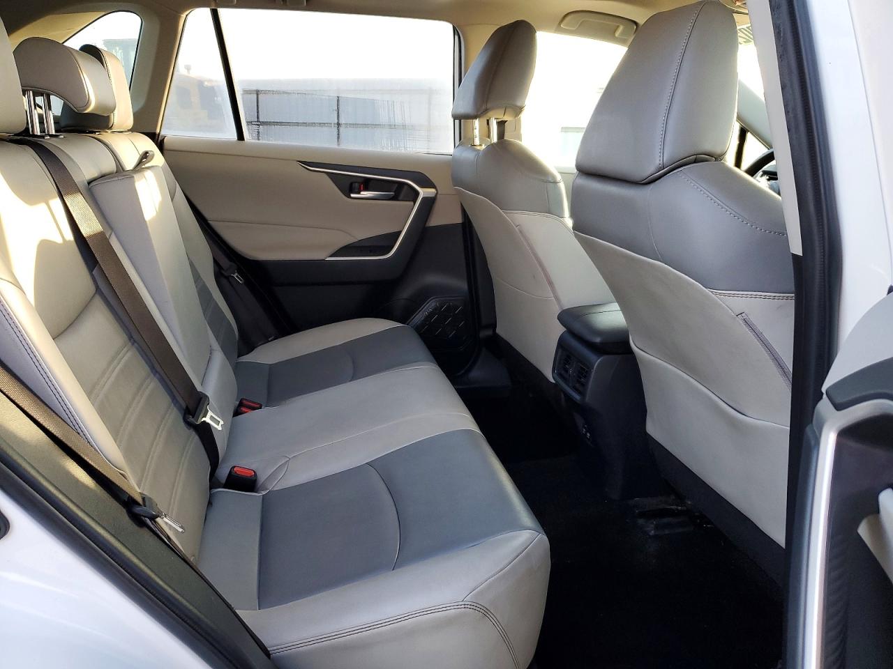 2019 TOYOTA RAV4 XLE PREMIUM photo 11