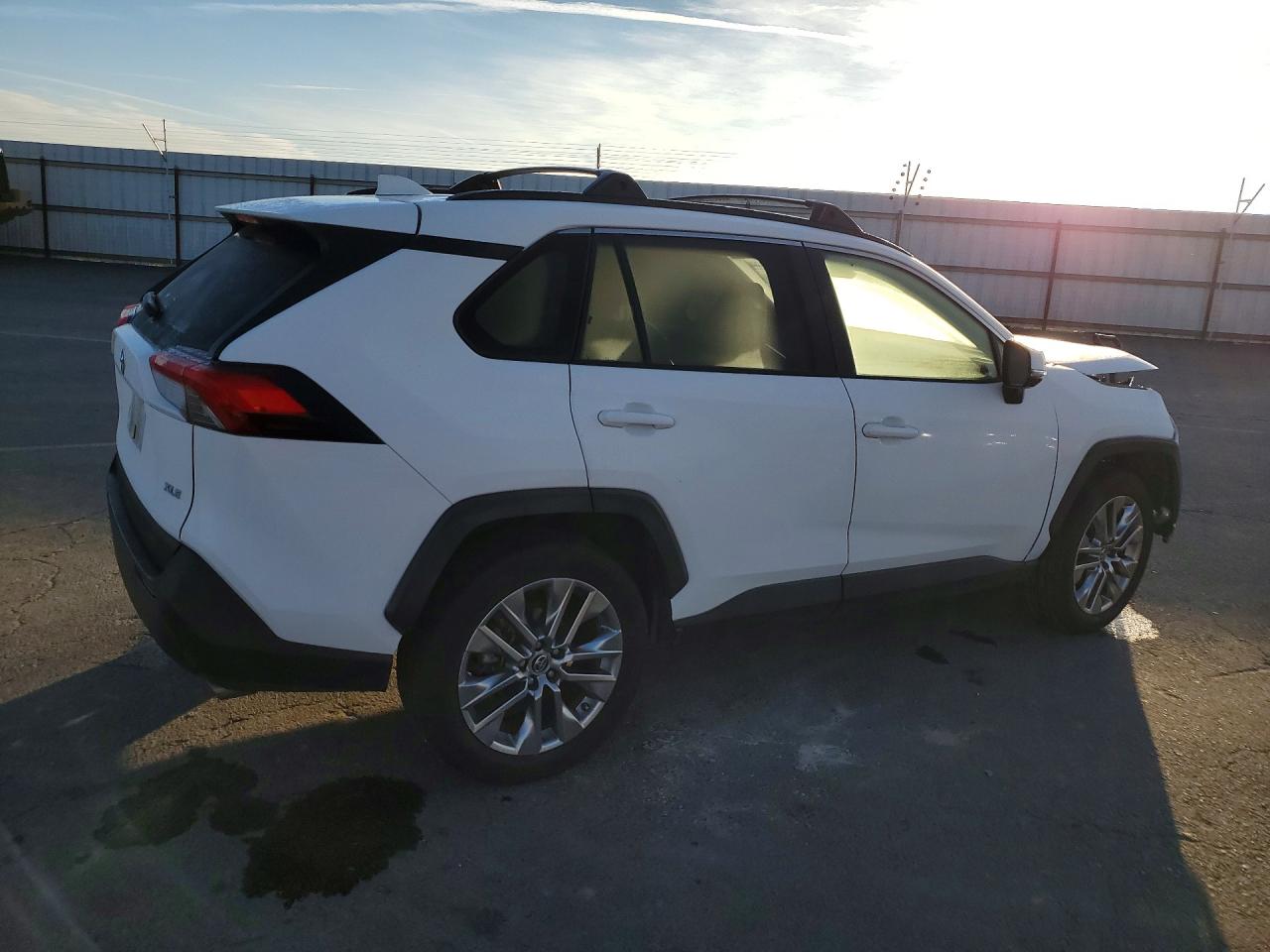 2019 TOYOTA RAV4 XLE PREMIUM photo 3