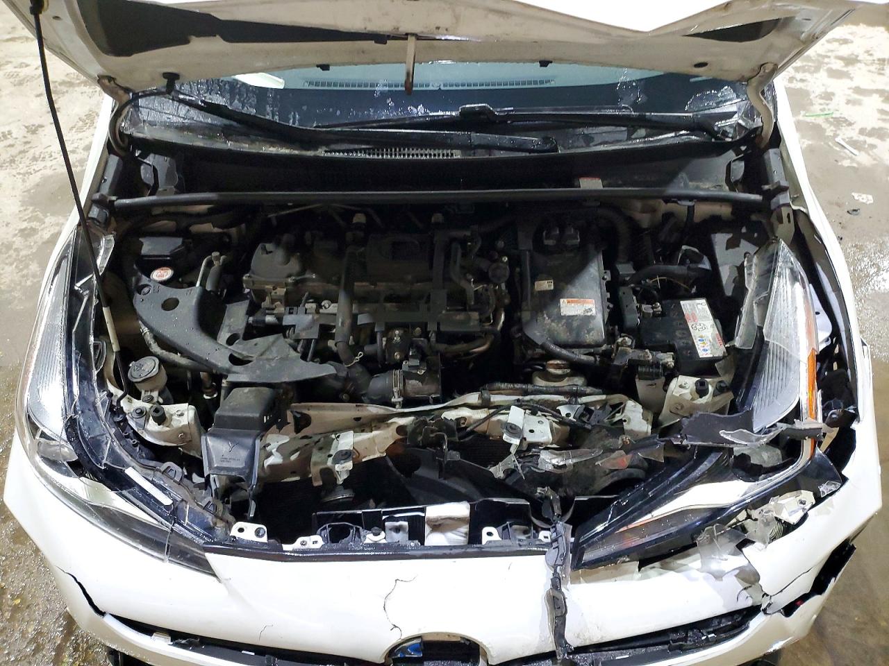 2019 TOYOTA PRIUS XLE AWD-E photo 23