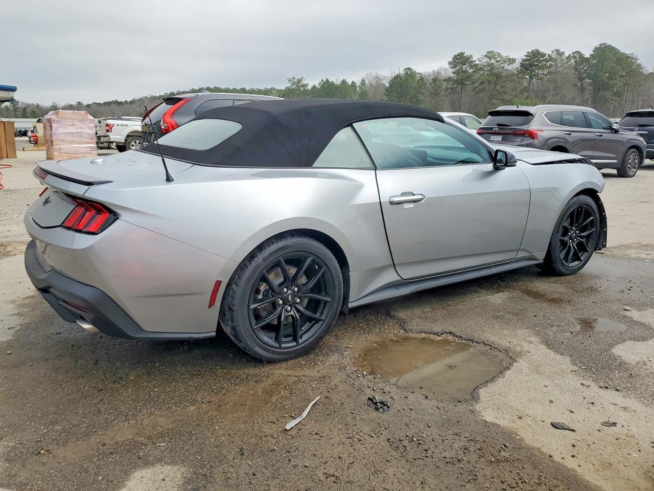 2024 FORD MUSTANG photo 3