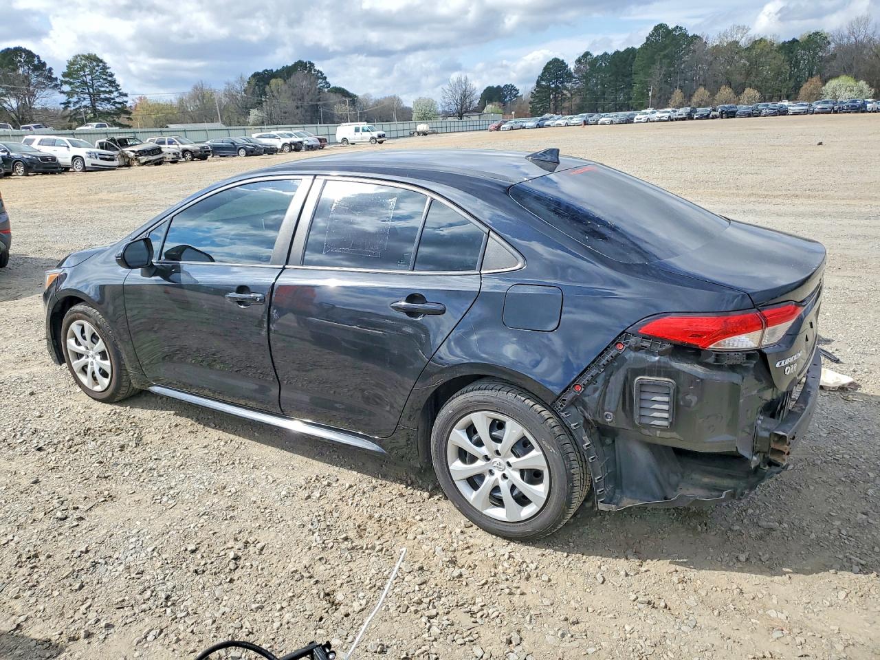 2021 TOYOTA COROLLA LE photo 3