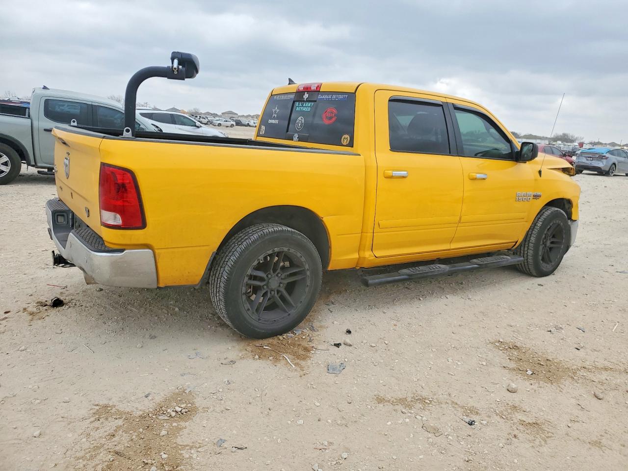 2016 RAM 1500 SLT photo 3