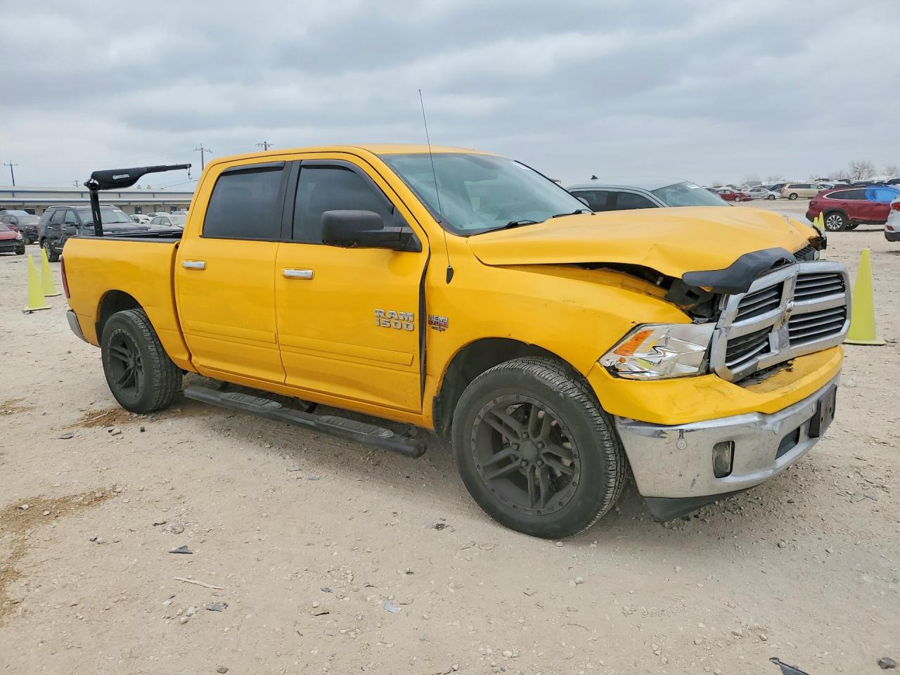 2016 RAM 1500 SLT photo 4