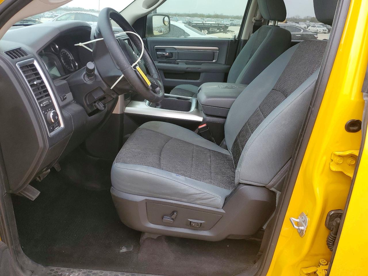 2016 RAM 1500 SLT photo 7