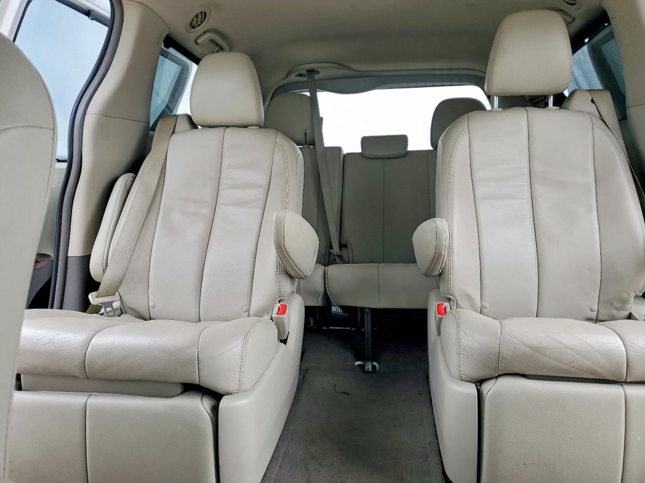 2013 TOYOTA SIENNA XLE 7-PASSENGER photo 10