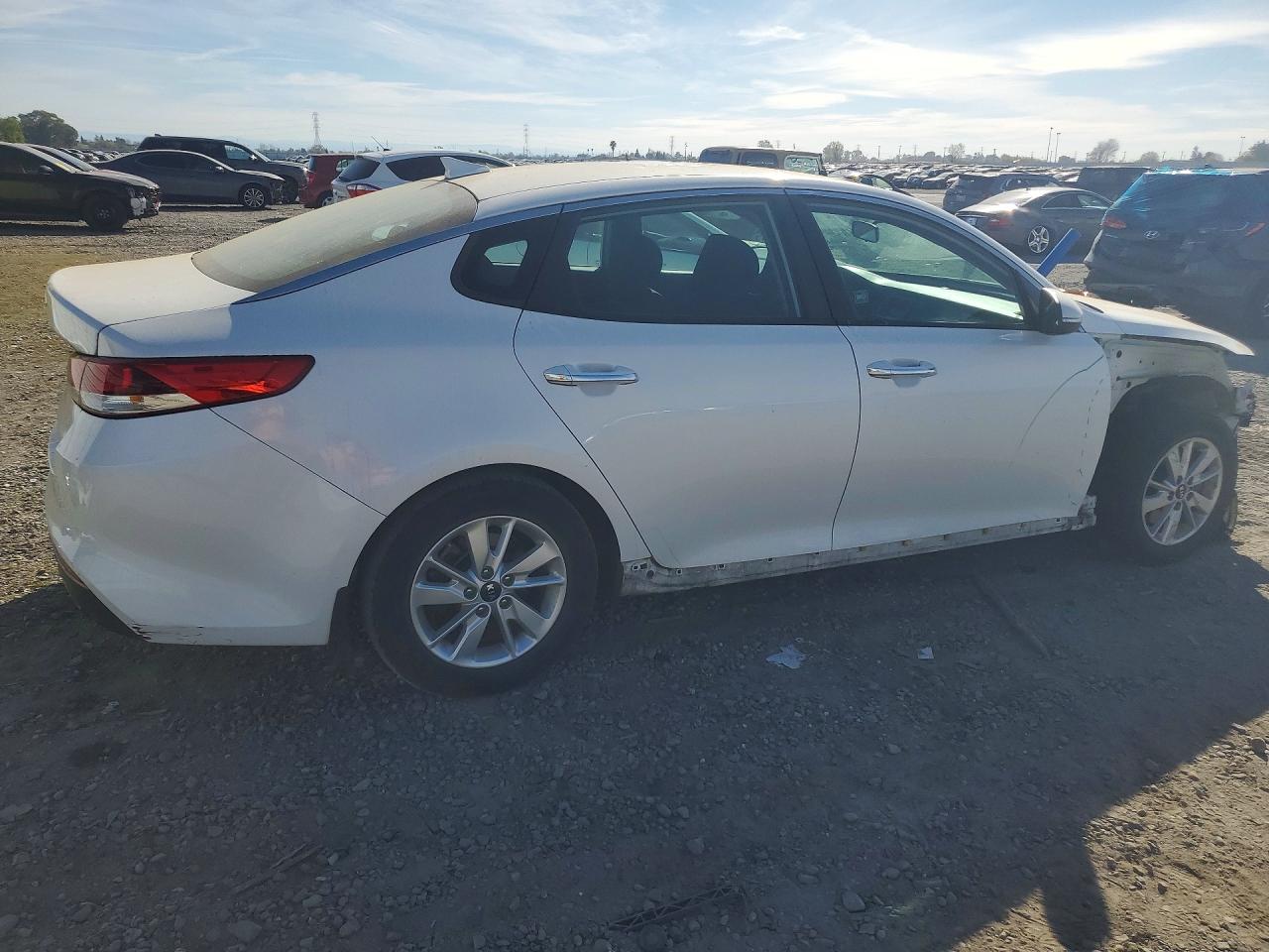 2016 KIA OPTIMA LX photo 5