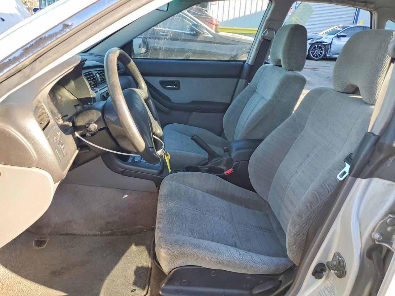 2002 SUBARU LEGACY L photo 13