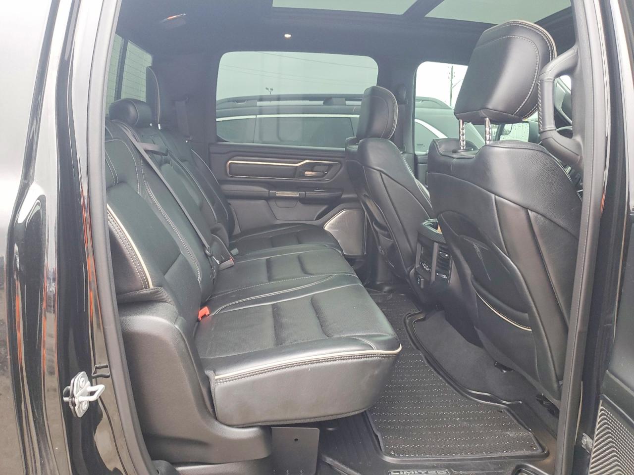 2019 RAM 1500 LIMITED photo 19