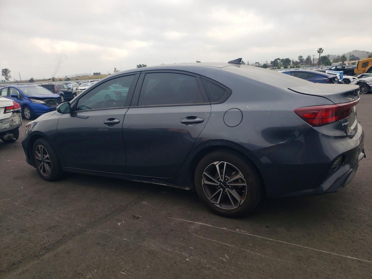 2023 KIA FORTE LXS photo 3
