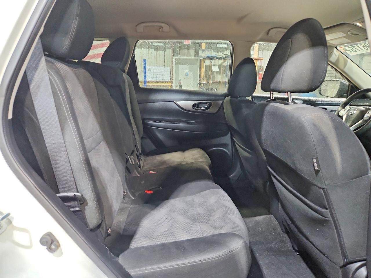 2016 NISSAN ROGUE SV photo 21