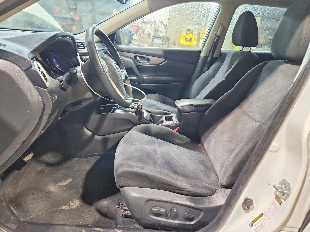 2016 NISSAN ROGUE SV photo 13