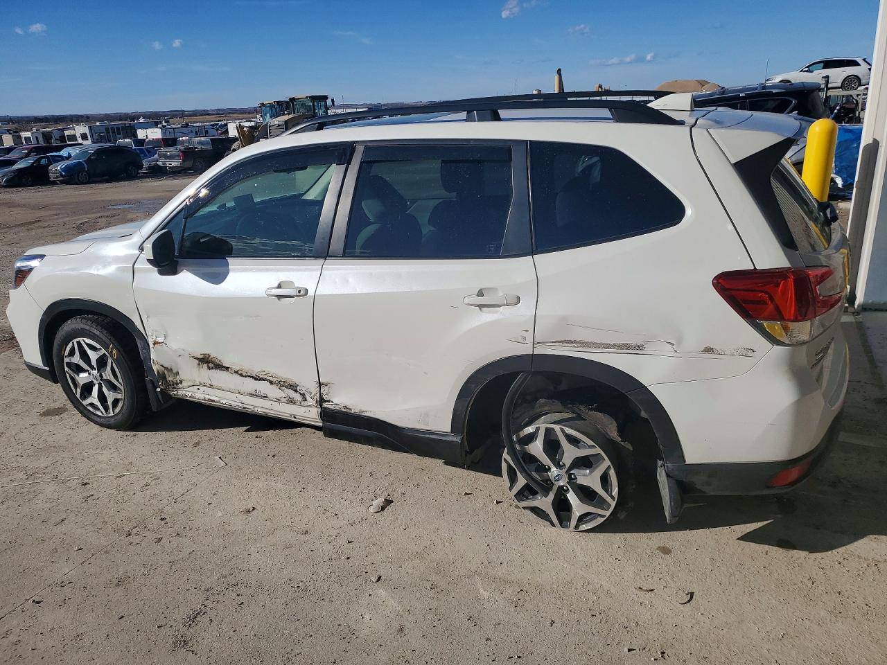 2021 SUBARU FORESTER PREMIUM photo 2