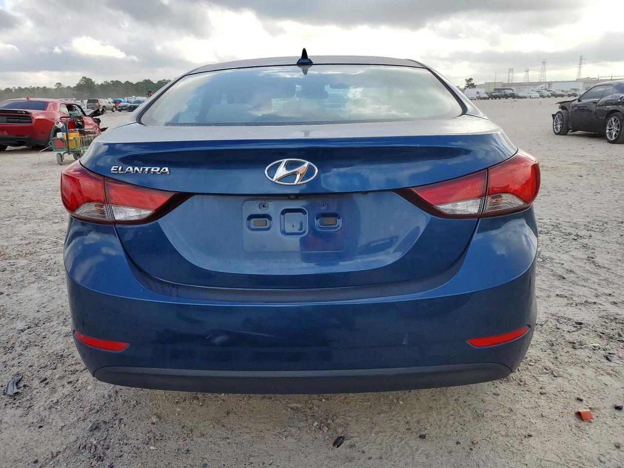 2016 HYUNDAI ELANTRA VALUE EDITION photo 11