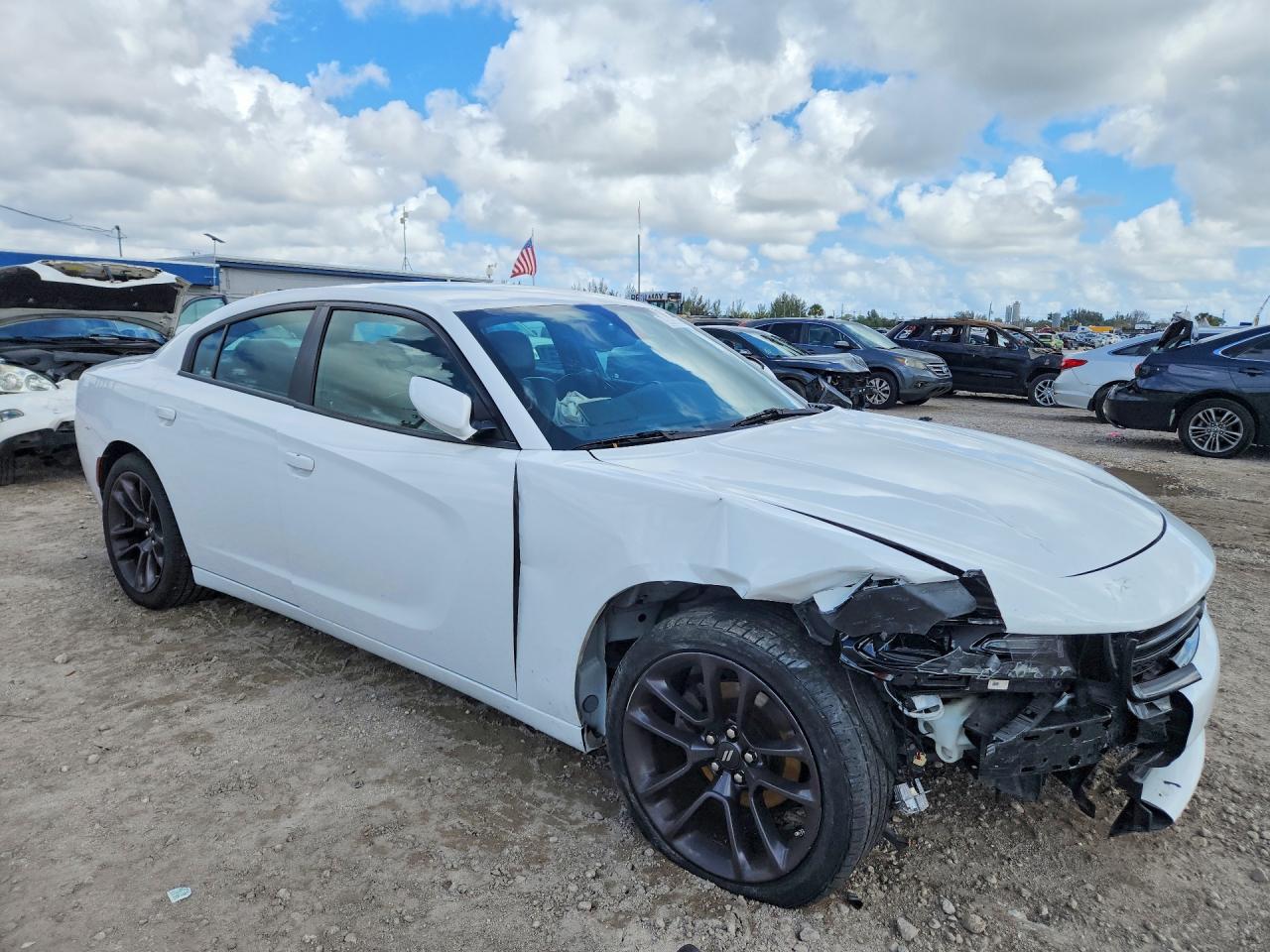 2020 DODGE CHARGER SXT photo 7