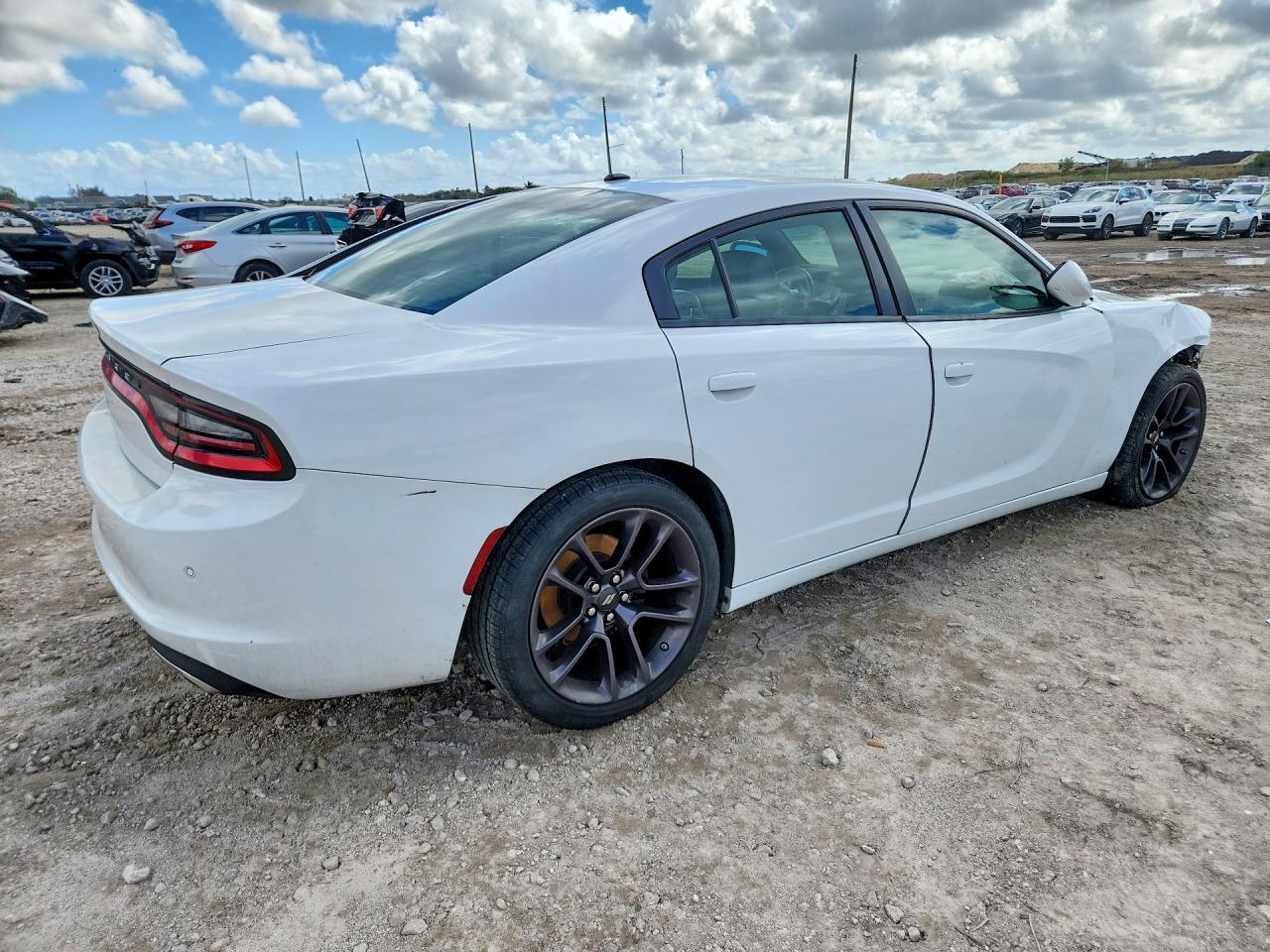 2020 DODGE CHARGER SXT photo 5