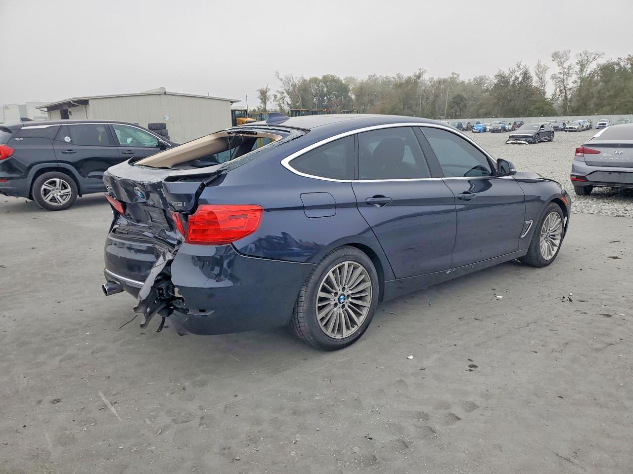 2015 BMW 328 XIGT SULEV photo 3