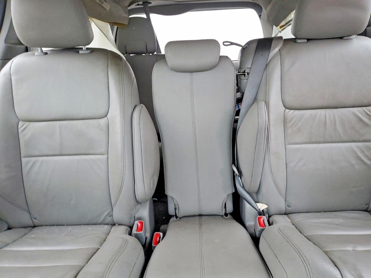 2016 TOYOTA SIENNA XLE 8-PASSENGER photo 19