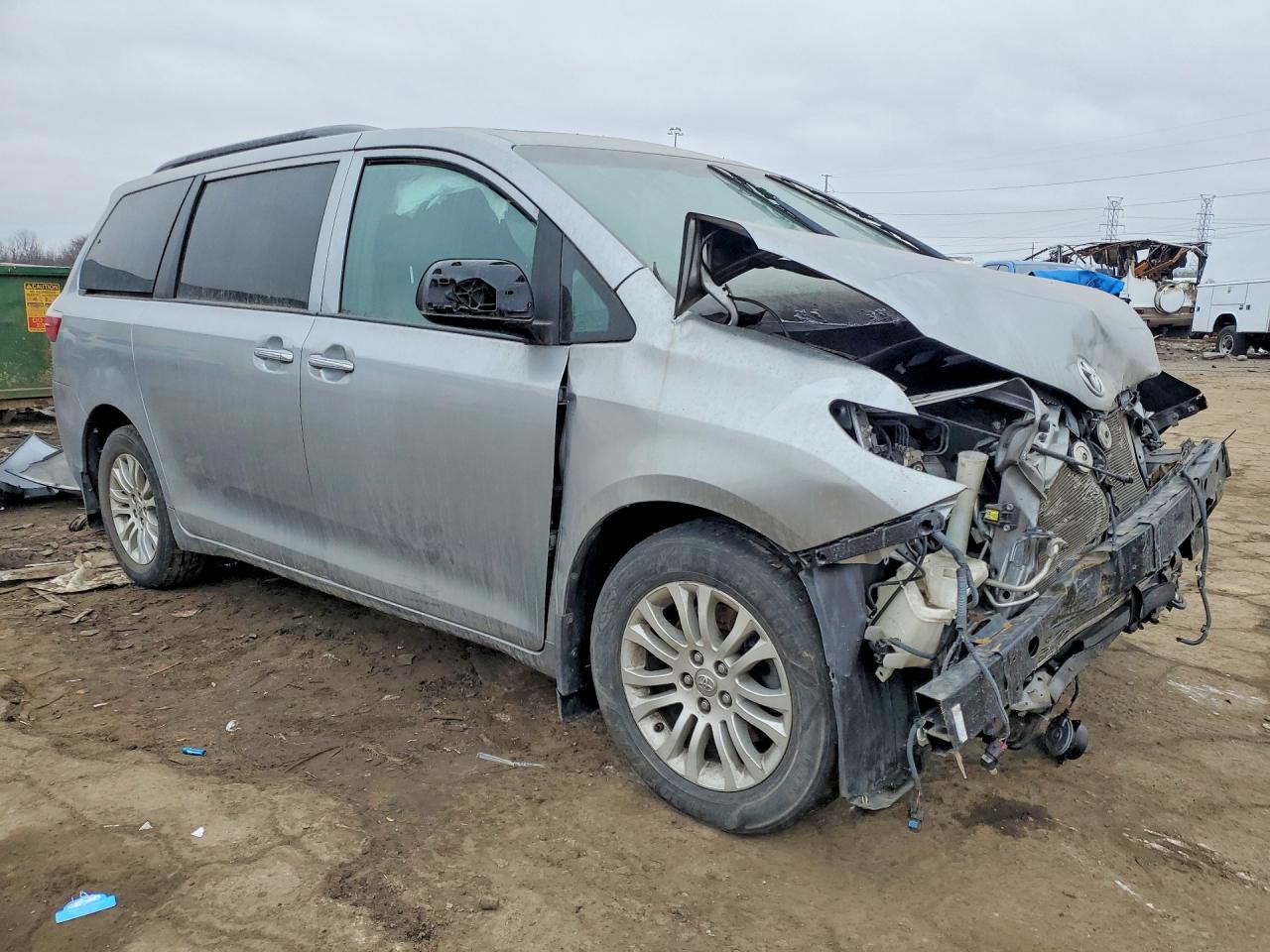 2016 TOYOTA SIENNA XLE 8-PASSENGER photo 7