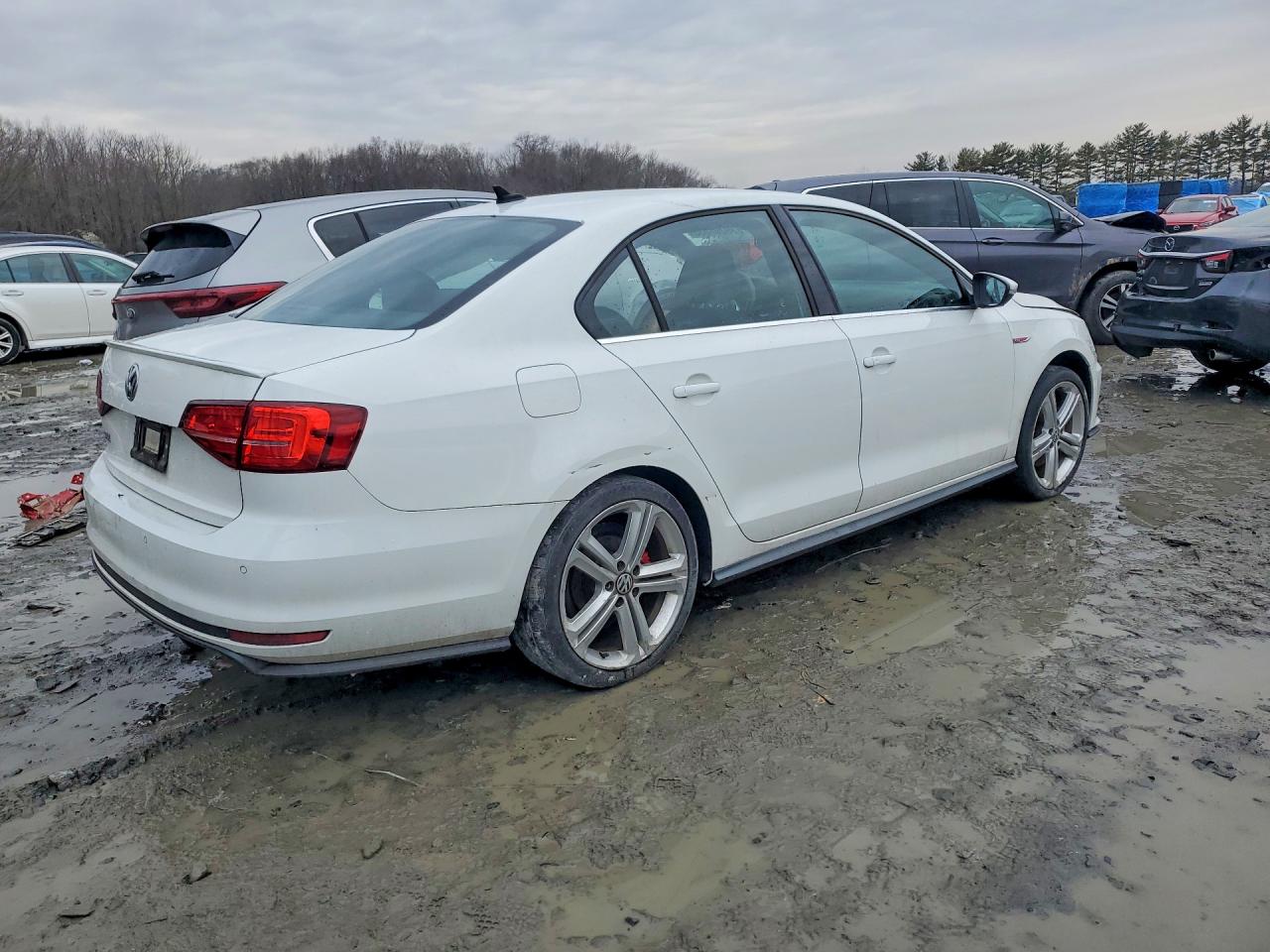 2016 VOLKSWAGEN JETTA GLI photo 3