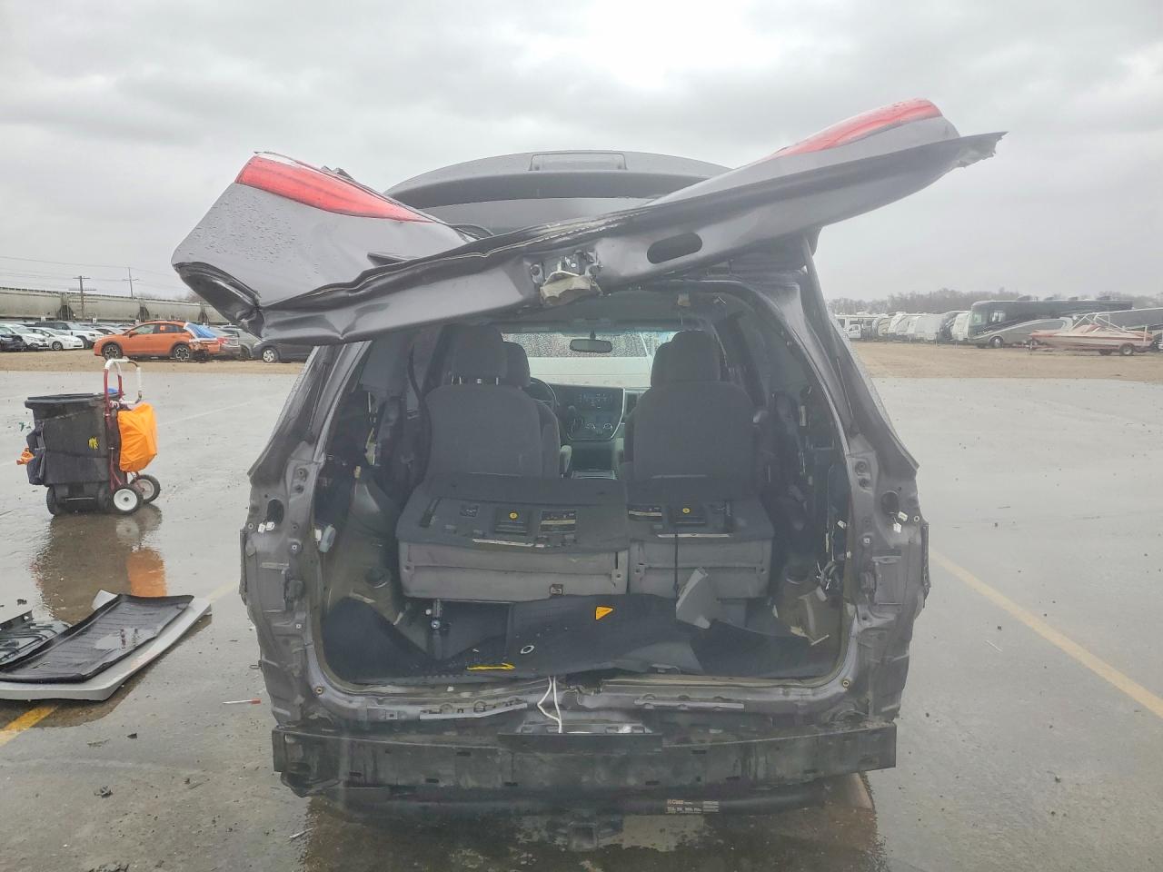 2017 TOYOTA SIENNA LE 7-PASSENGER photo 6