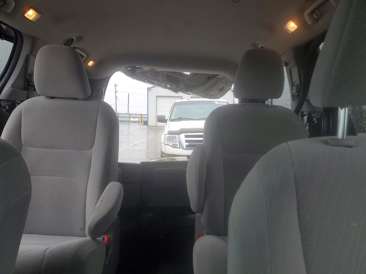 2017 TOYOTA SIENNA LE 7-PASSENGER photo 10