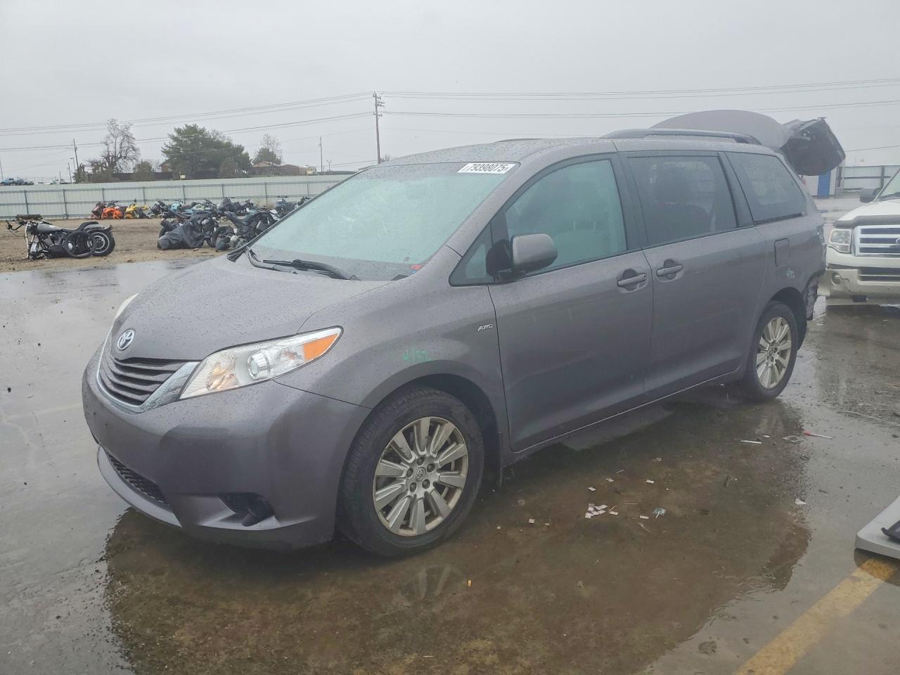 2017 TOYOTA SIENNA