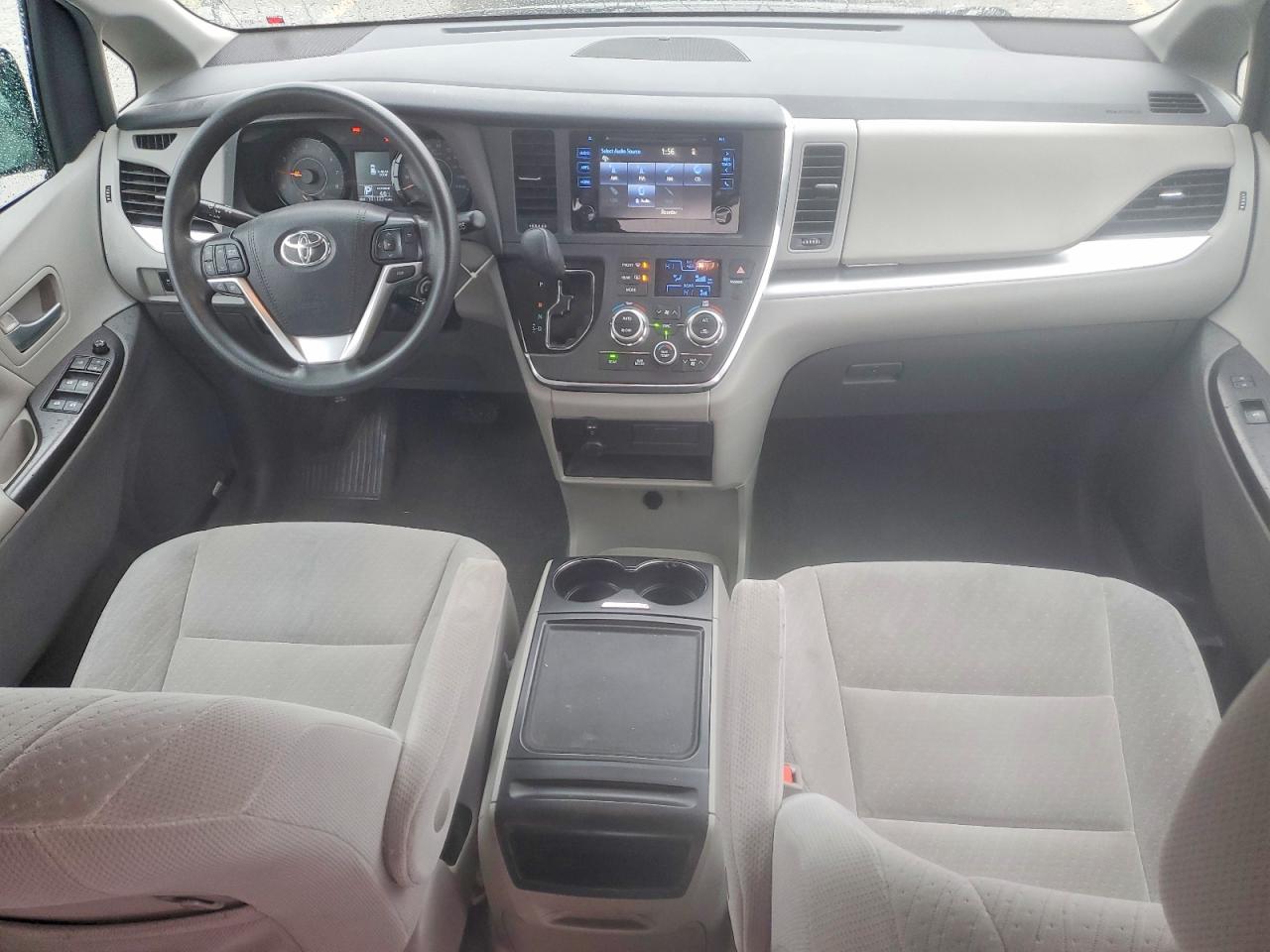 2017 TOYOTA SIENNA LE 7-PASSENGER photo 8