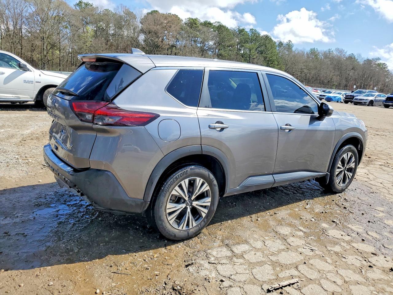 2023 NISSAN ROGUE SV photo 3